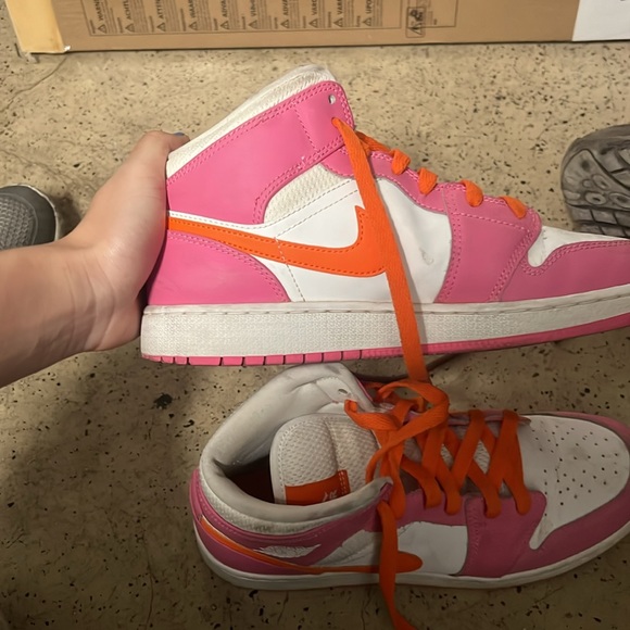 pink and orange jordan’s women’s size 7.5 - Picture 2 of 3